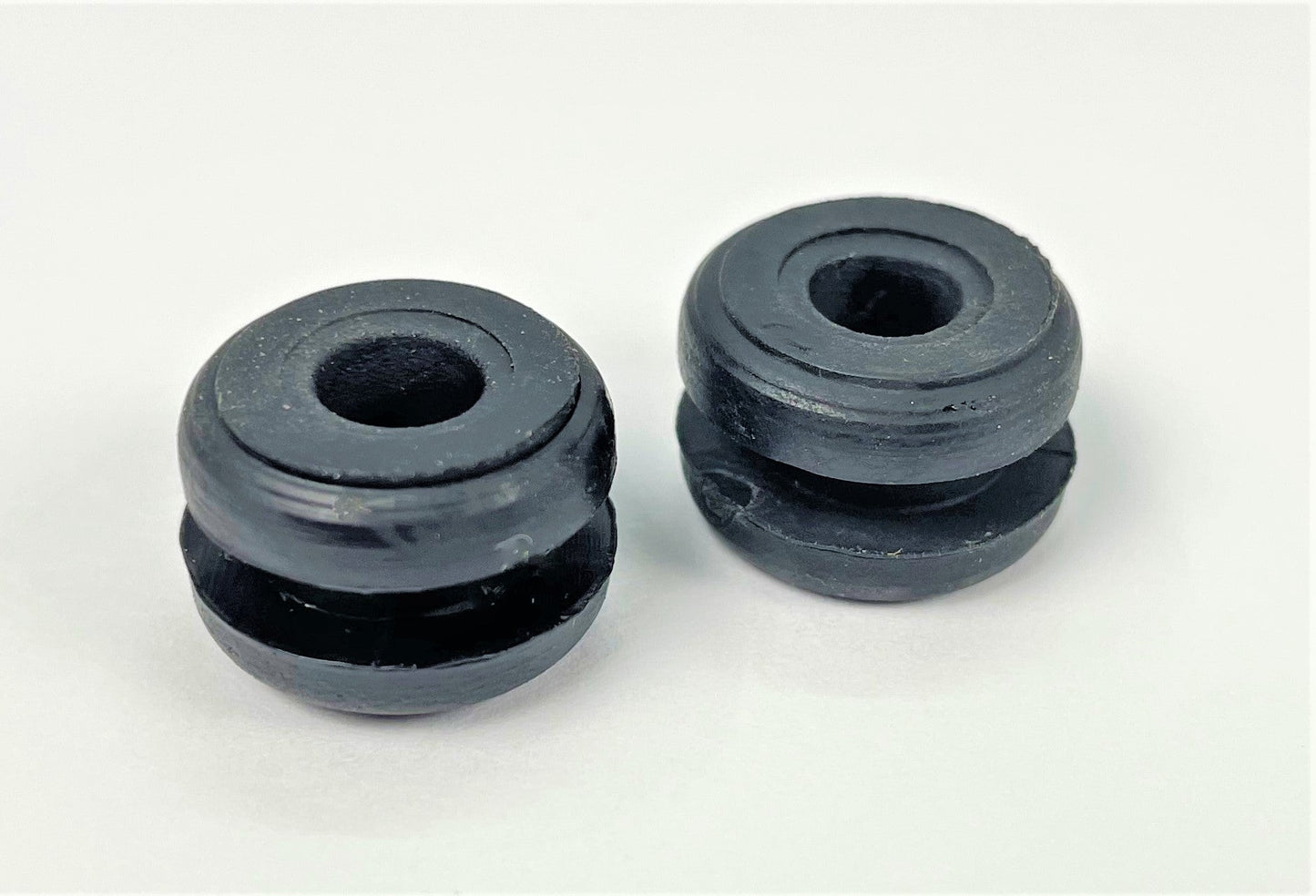 Pair of M6 Rubber Grommets for Nassau Panels