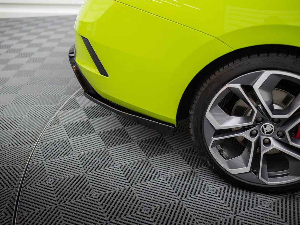 Maxton Design - REAR SIDE SPLITTERS V.4 SKODA OCTAVIA RS MK4